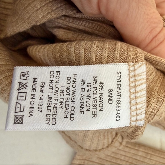 Astr Ribbed Tan Top - Picture 5 of 6